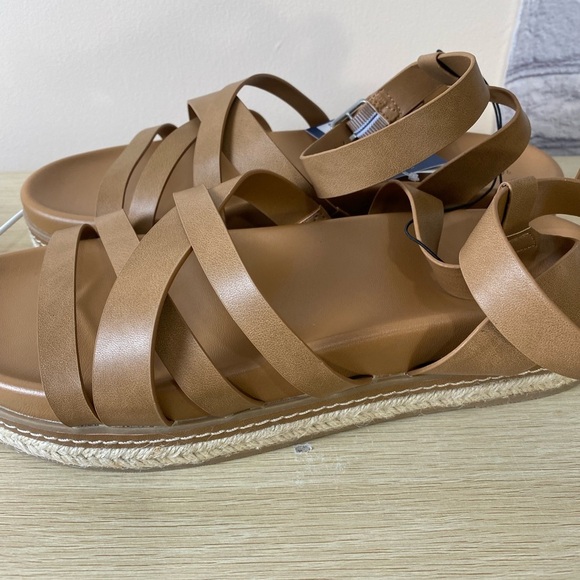 Universal Thread Tan Cognac Vegan Leather Strappy Platform Sandals size 11 NEW - Picture 10 of 10